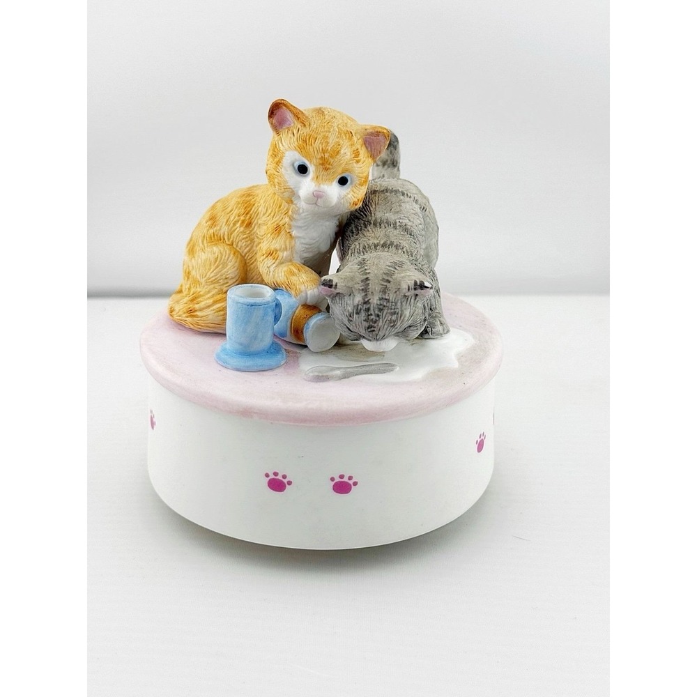Vintage 1990's cats music box. Plays song a few of my favorite things.